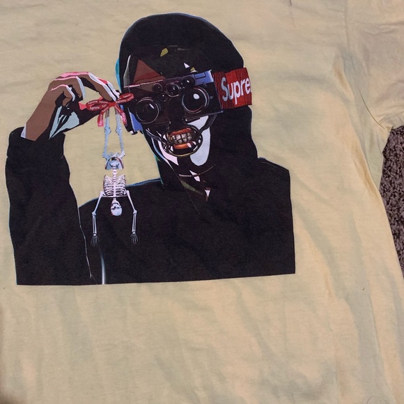 SUPREME AUTHENTIC HALLOWEEN TSHIRT - Picture 3 of 6